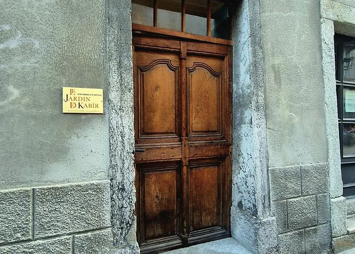 לינה וארוחת בוקר Le Jardin De Kabir Martigny